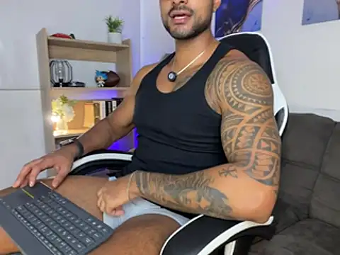 Snapshot of LiamGarcia1 chatting on 07.17.26 LiamGarcia1 online show from 07.17.26