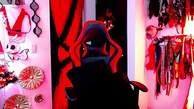 Snapshot of freyja_diamond chatting on 12.12.24 freyja diamond online show from 12.12.24