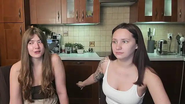 HotCaramellsTV online show from 08.04.26