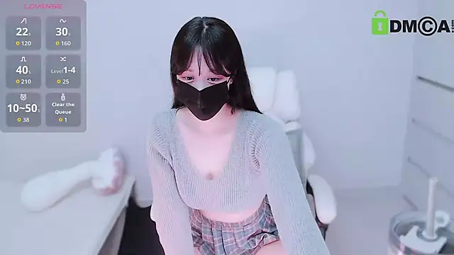 Snapshot of whitelee2 chatting on 09.24.25 whitelee2 online show from 09.24.25