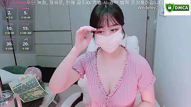 Snapshot of whitelee2 chatting on 11.25.25 whitelee2 online show from 11.25.25