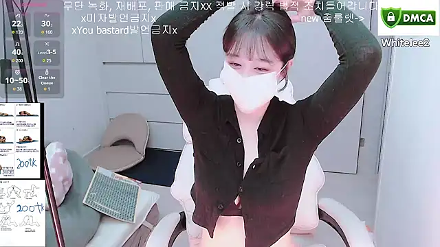 Snapshot of whitelee2 chatting on 12.15.25 whitelee2 online show from 12.15.25