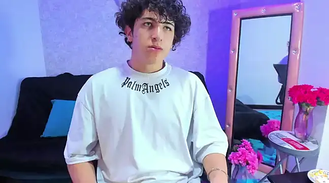 Snapshot of Kerverr_ chatting on 12.02.24 Kerverr online show from 12.02.24