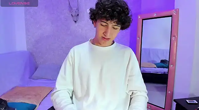 Snapshot of Kerverr_ chatting on 01.03.25 Kerverr online show from 01.03.25