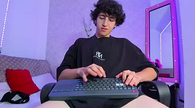 Snapshot of Kerverr_ chatting on 01.15.25 Kerverr online show from 01.15.25