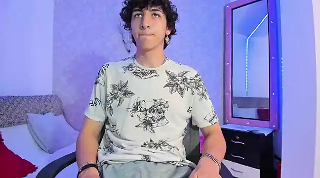 Snapshot of Kerverr_ chatting on 01.22.25 Kerverr online show from 01.22.25