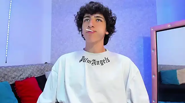 Snapshot of Kerverr_ chatting on 02.04.25 Kerverr online show from 02.04.25