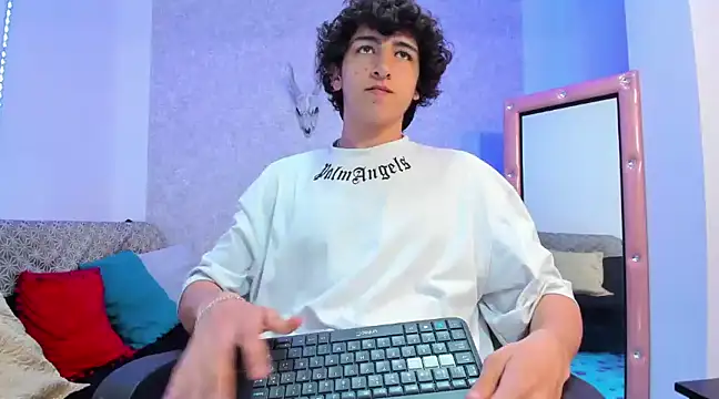 Snapshot of Kerverr_ chatting on 02.05.25 Kerverr online show from 02.05.25