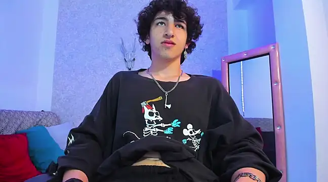 Snapshot of Kerverr_ chatting on 02.07.25 Kerverr online show from 02.07.25