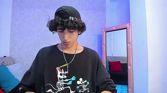 Snapshot of Kerverr_ chatting on 02.07.25 Kerverr online show from 02.07.25