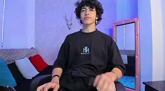 Snapshot of Kerverr_ chatting on 02.08.25 Kerverr online show from 02.08.25