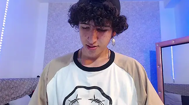 Snapshot of Kerverr_ chatting on 02.12.25 Kerverr online show from 02.12.25