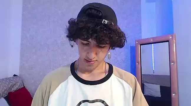 Snapshot of Kerverr_ chatting on 02.12.25 Kerverr online show from 02.12.25