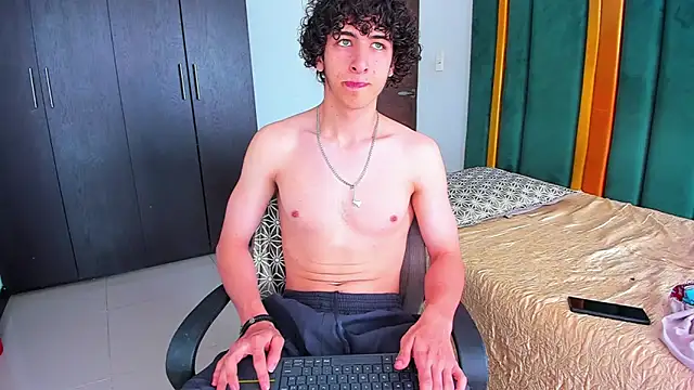 Snapshot of Kerverr_ chatting on 09.21.25 Kerverr online show from 09.21.25