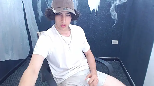 Snapshot of Kerverr_ chatting on 11.01.25 Kerverr online show from 11.01.25