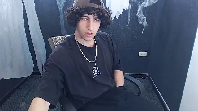 Snapshot of Kerverr_ chatting on 11.05.25 Kerverr online show from 11.05.25