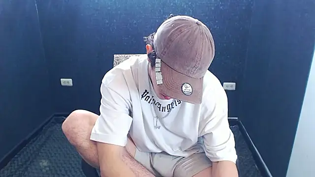 Snapshot of Kerverr_ chatting on 11.07.25 Kerverr online show from 11.07.25