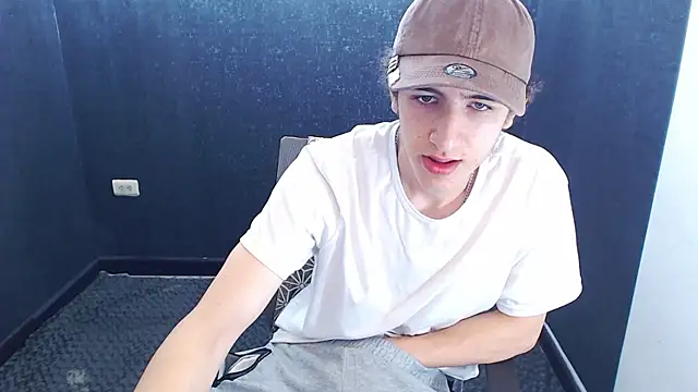 Snapshot of Kerverr_ chatting on 11.09.25 Kerverr online show from 11.09.25