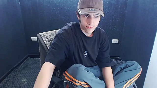 Snapshot of Kerverr_ chatting on 11.10.25 Kerverr online show from 11.10.25