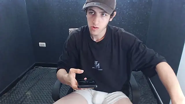 Snapshot of Kerverr_ chatting on 11.14.25 Kerverr online show from 11.14.25