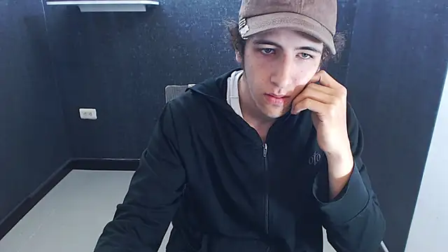 Snapshot of Kerverr_ chatting on 12.14.25 Kerverr online show from 12.14.25