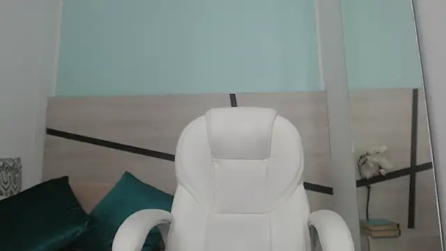 sussy leon online show from 01.18.25