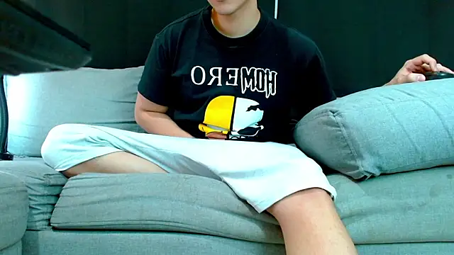 Snapshot of Danyer33 chatting on 11.04.25 Danyer33 online show from 11.04.25