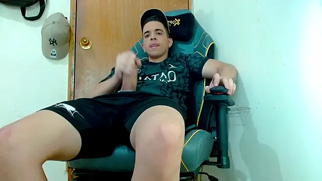 Snapshot of Danyer33 chatting on 02.20.26 Danyer33 online show from 02.20.26