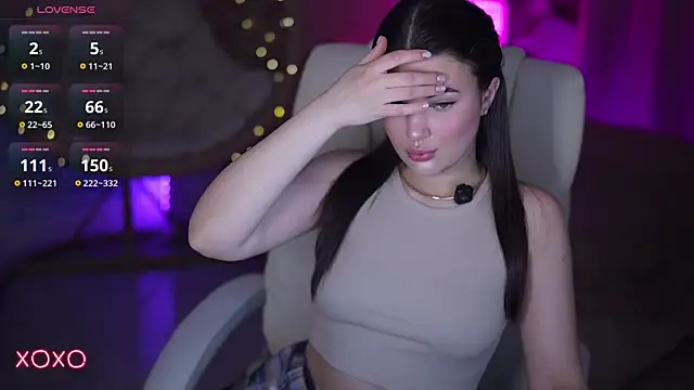 Snapshot of YourLolaBunny chatting on 03.19.26 YourLolaBunny online show from 03.19.26