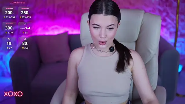 Snapshot of YourLolaBunny chatting on 03.29.26 YourLolaBunny online show from 03.29.26