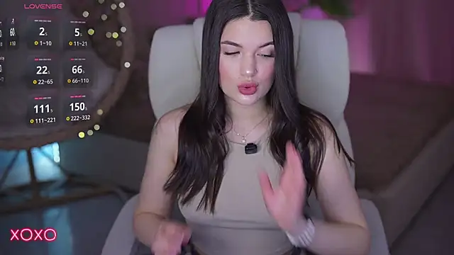 Snapshot of YourLolaBunny chatting on 04.10.26 YourLolaBunny online show from 04.10.26