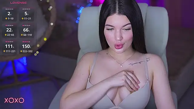 Snapshot of YourLolaBunny chatting on 04.11.26 YourLolaBunny online show from 04.11.26