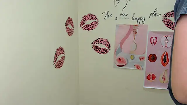 Snapshot of StellaCRL chatting on 02.05.25 StellaCRL online show from 02.05.25