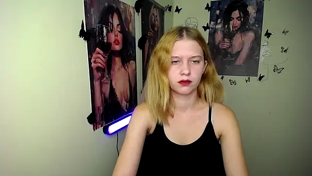 Snapshot of StellaCRL chatting on 10.03.25 StellaCRL online show from 10.03.25