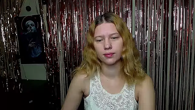 Snapshot of StellaCRL chatting on 11.22.25 StellaCRL online show from 11.22.25