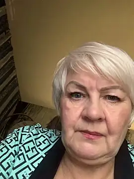 Snapshot of Laura_Millf chatting on 10.26.25 Laura Millf online show from 10.26.25