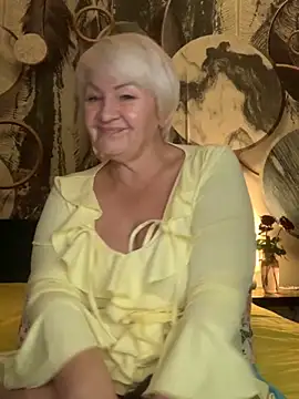 Snapshot of Laura_Millf chatting on 11.21.25 Laura Millf online show from 11.21.25