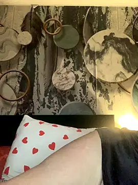 Snapshot of Laura_Millf chatting on 12.02.25 Laura Millf online show from 12.02.25