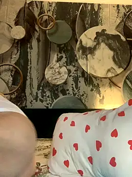 Snapshot of Laura_Millf chatting on 12.04.25 Laura Millf online show from 12.04.25