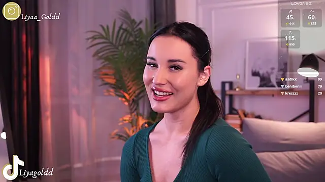 Snapshot of Liya_Gold_ chatting on 12.15.24 Liya Gold online show from 12.15.24