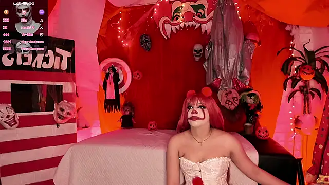 Snapshot of Lizzie-Evans chatting on 10.31.25 Lizzie-Evans online show from 10.31.25