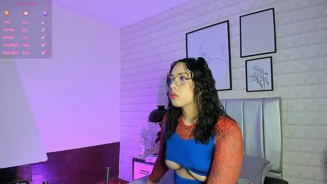 Snapshot of Lizzie-Evans chatting on 11.08.25 Lizzie-Evans online show from 11.08.25