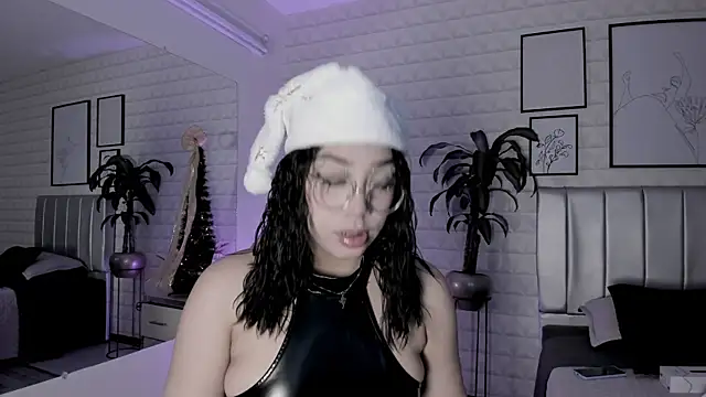 Snapshot of Lizzie-Evans chatting on 12.05.25 Lizzie-Evans online show from 12.05.25