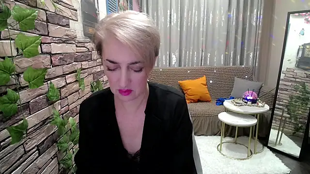 Hot Girl87 online show from 01.28.25