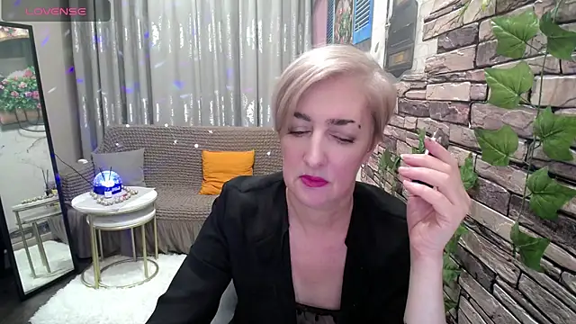 Hot Girl87 online show from 02.05.25