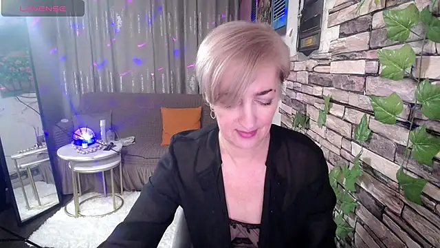 Hot Girl87 online show from 02.05.25