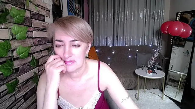 Hot Girl87 online show from 02.16.25