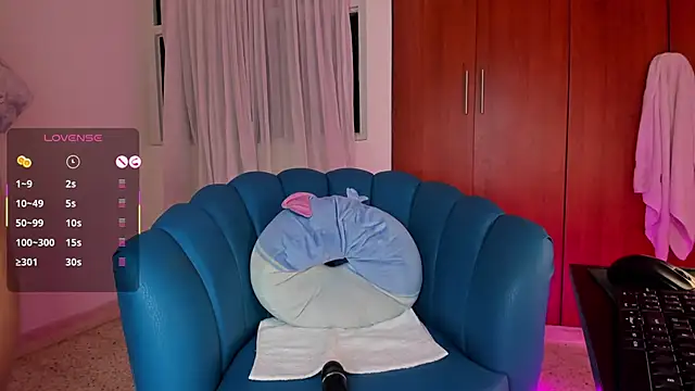 Julie Markk online show from 11.13.25