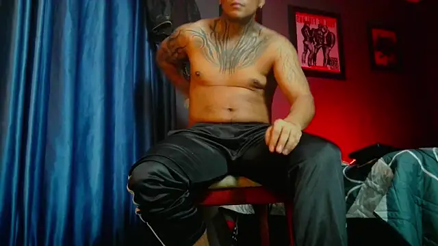 Snapshot of Leonnardo_Jaramillo chatting on 02.03.26 Leonnardo Jaramillo online show from 02.03.26