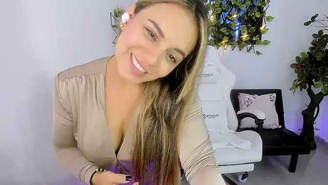 Snapshot of Sara_lopez_28 chatting on 01.18.25 Sara lopez 28 online show from 01.18.25